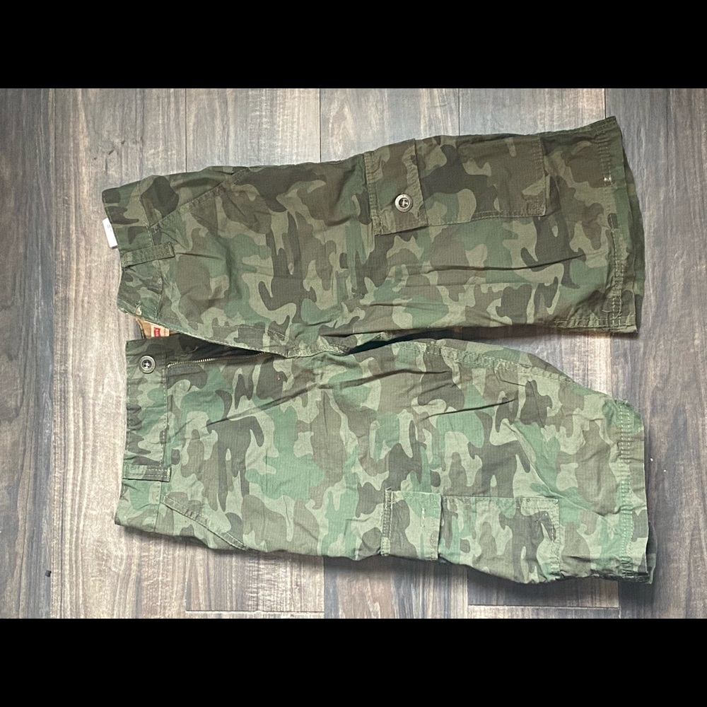 Levi Camoflage Jean Shorts